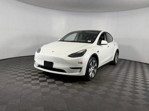 Pearl White Multi-Coat 2024 Tesla Model Y Long Range Dual Motor All-Wheel Drive