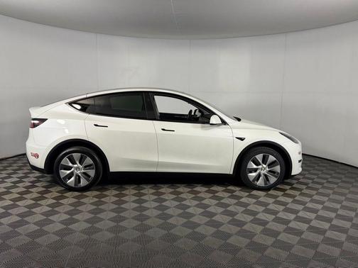 Pearl White Multi-Coat 2024 Tesla Model Y Long Range Dual Motor All-Wheel Drive