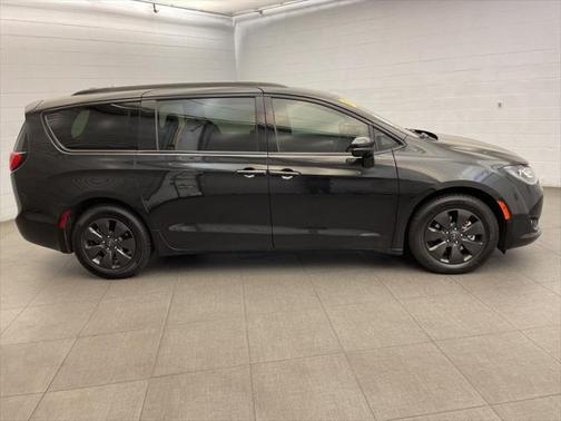 2020 Chrysler Pacifica Hybrid Limited