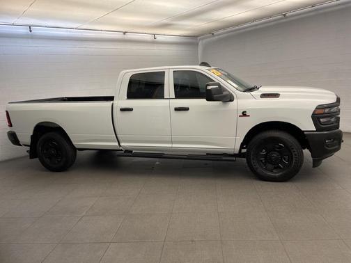 2025 RAM 3500 Tradesman Crew Cab 4x2 8' Box