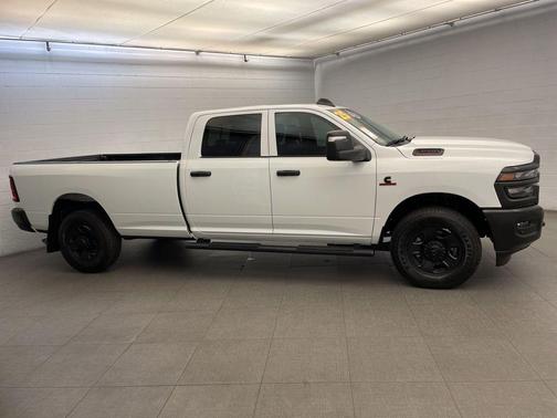 2025 RAM 3500 Tradesman Crew Cab 4x2 8' Box