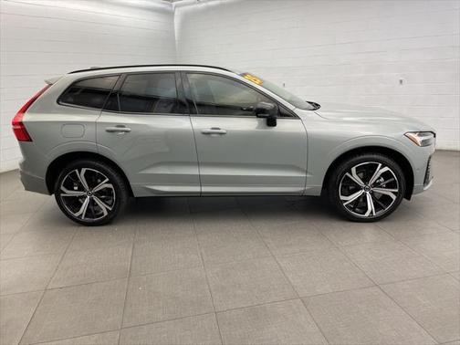 2025 Volvo XC60 B5 Ultra