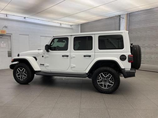 2025 Jeep Wrangler 4-Door Sahara 4x4