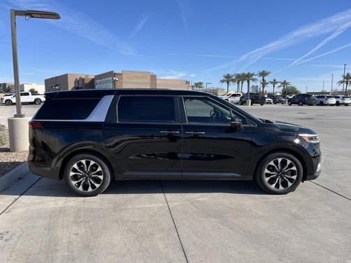 2024 Kia Carnival EX