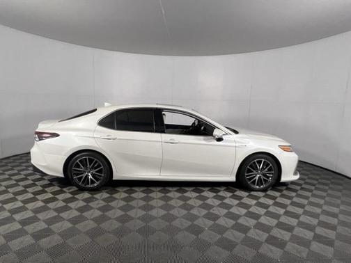 2021 Toyota Camry Hybrid XLE