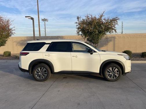 2024 Nissan Pathfinder S FWD