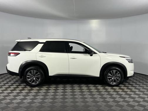 2024 Nissan Pathfinder S FWD