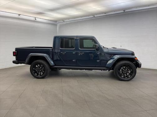 2025 Jeep Gladiator Nighthawk