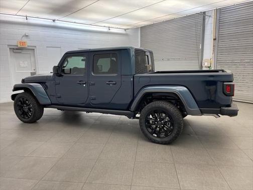 2025 Jeep Gladiator Nighthawk