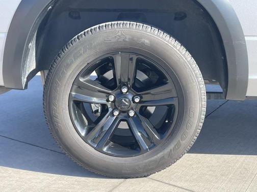 2024 RAM 1500 Classic Warlock Crew Cab 4x2 5'7' Box