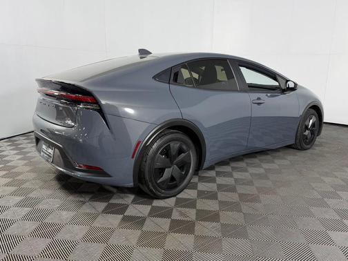 2025 Toyota Prius LE