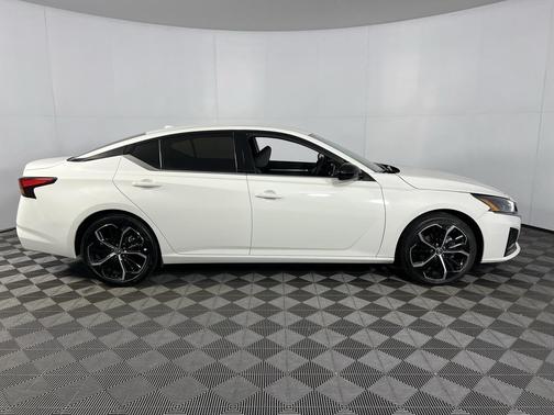 2025 Nissan Altima SR FWD