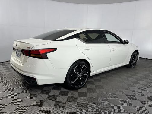 2025 Nissan Altima SR FWD