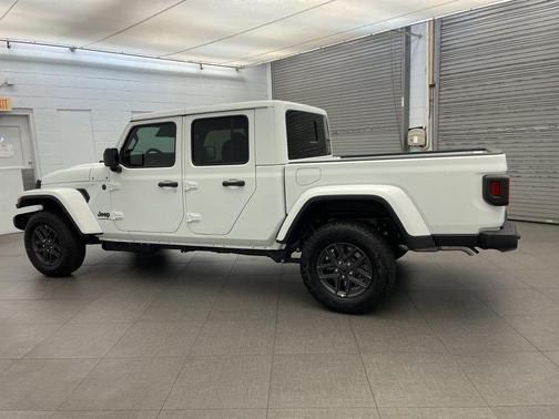 2026 Jeep Gladiator Sport S