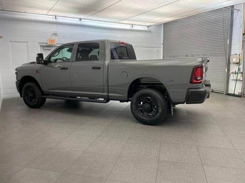 Ceramic White 2026 RAM 2500 Tradesman Crew Cab 4x4 6'4' Box