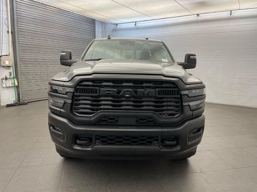 Ceramic White 2026 RAM 2500 Tradesman Crew Cab 4x4 6'4' Box