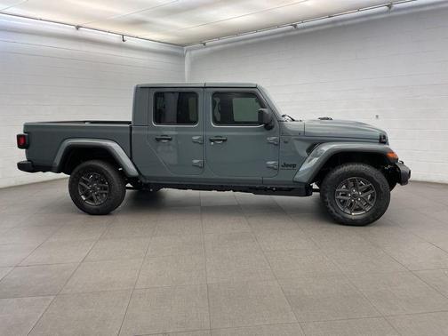 2026 Jeep Gladiator Sport S