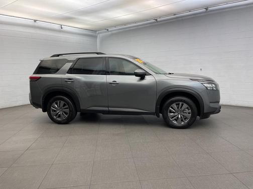 2025 Nissan Pathfinder SV FWD