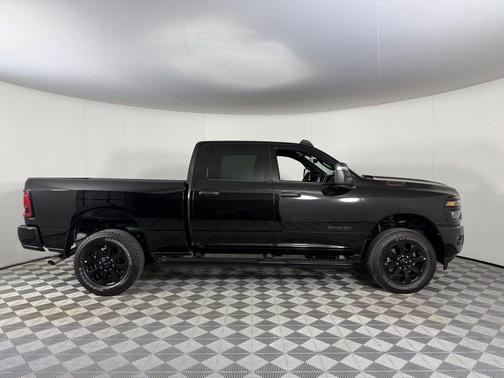 Diamond Black Crystal Pearlcoat 2025 RAM 2500 Big Horn Crew Cab 4x4 6'4' Box