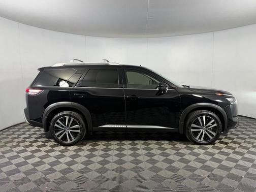 Super Black 2025 Nissan Pathfinder Platinum 4WD
