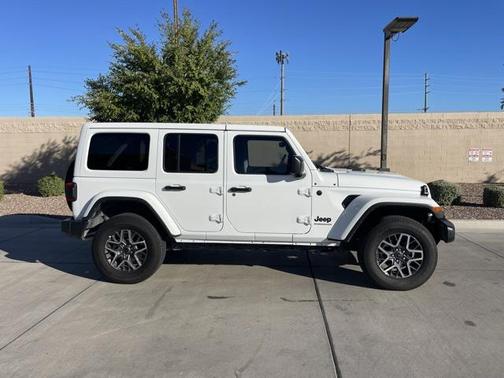 2025 Jeep Wrangler 4-Door Sahara 4x4