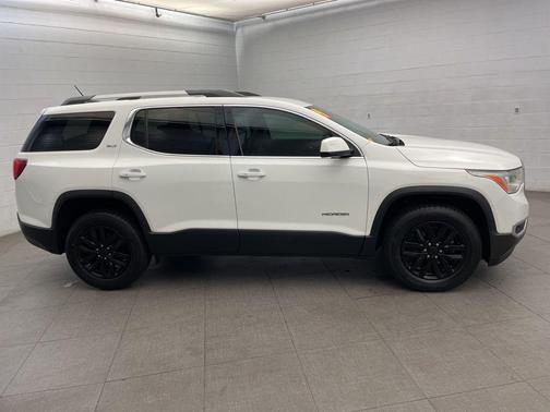Summit White 2019 GMC Acadia SLT-1
