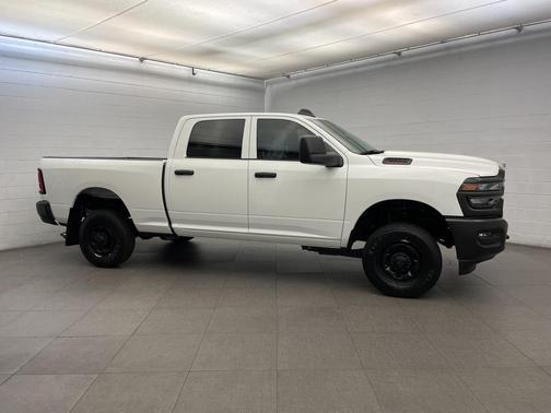 2026 RAM 2500 Tradesman Crew Cab 4x4 6'4' Box