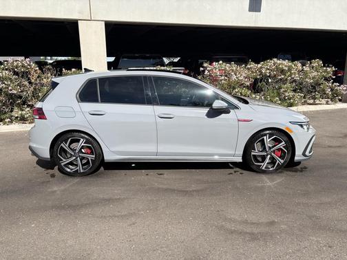 2024 Volkswagen Golf GTI 2.0T SE DSG