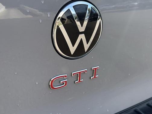 2024 Volkswagen Golf GTI 2.0T SE DSG