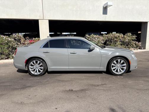 2019 Chrysler 300 Touring