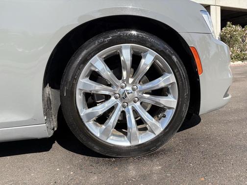 2019 Chrysler 300 Touring