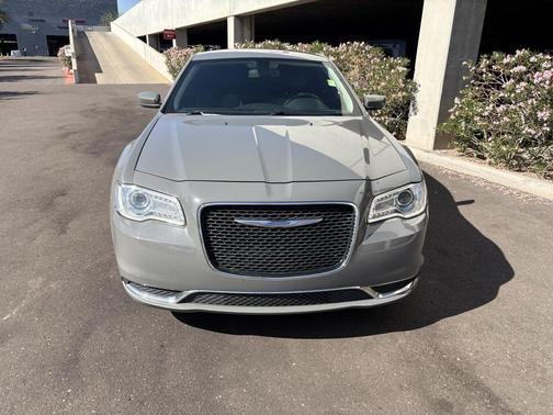2019 Chrysler 300 Touring