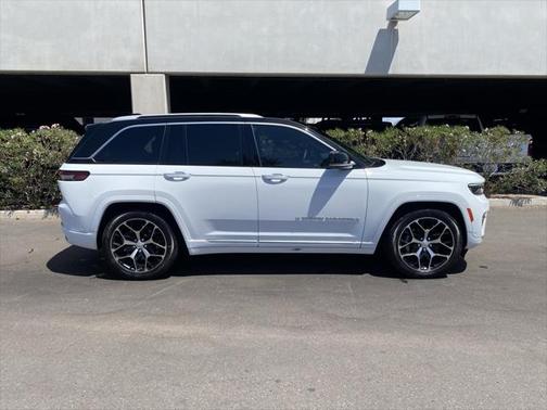 2022 Jeep Grand Cherokee Summit