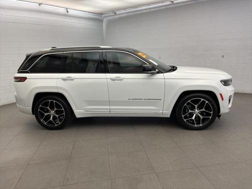 2022 Jeep Grand Cherokee Summit
