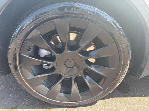 2024 Tesla Model Y Long Range Dual Motor All-Wheel Drive