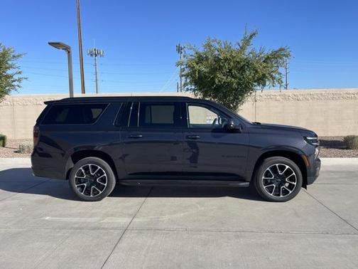 2025 Chevrolet Suburban RST