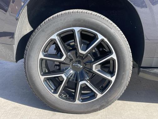 2025 Chevrolet Suburban RST