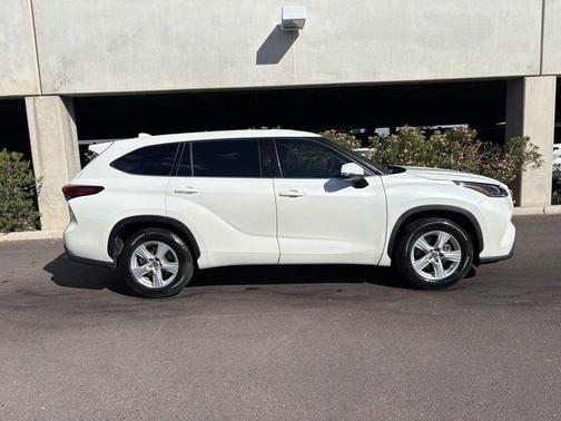 2021 Toyota Highlander LE