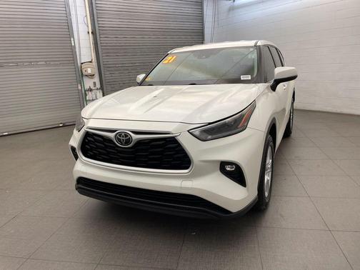 2021 Toyota Highlander LE