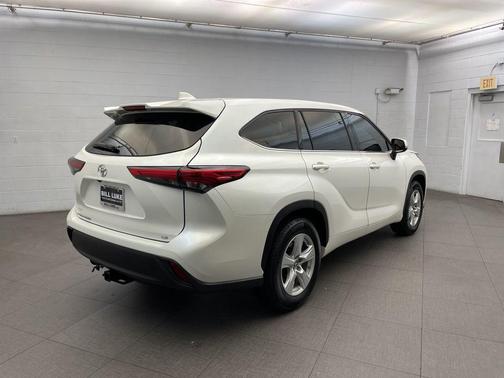 2021 Toyota Highlander LE