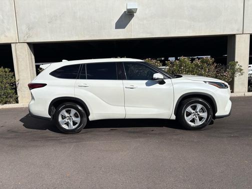 2021 Toyota Highlander LE