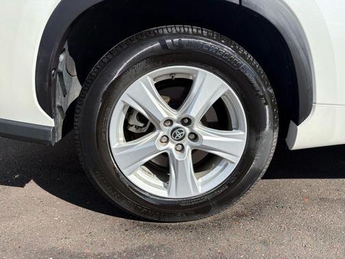 2021 Toyota Highlander LE