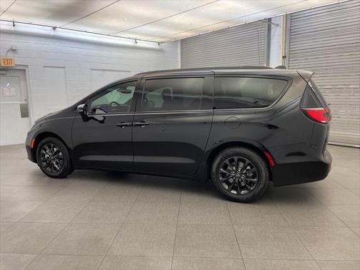 2025 Chrysler Pacifica L