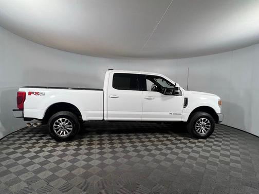 Oxford White 2022 Ford F-250 Lariat