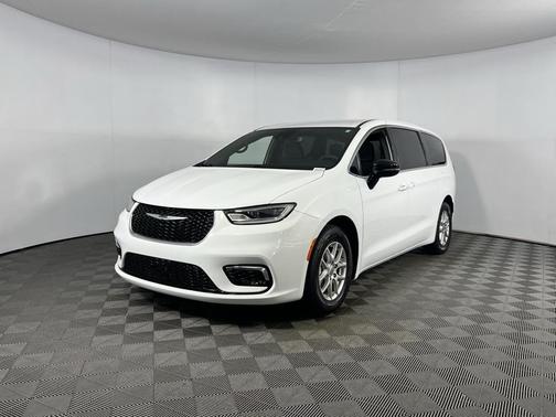 2024 Chrysler Pacifica Touring