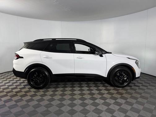 Glacial White Pearl 2025 Kia Sportage S
