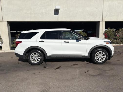 2021 Ford Explorer Base
