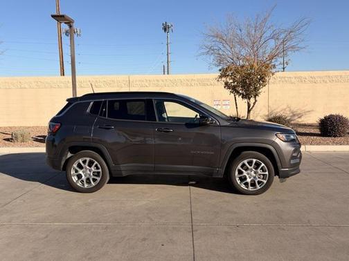 2022 Jeep Compass Latitude Lux