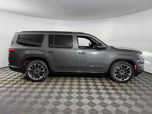 Baltic Gray Metallic Clearcoat 2023 Jeep Wagoneer Series III 4x4