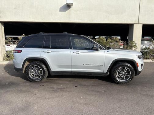 2022 Jeep Grand Cherokee 4xe Trailhawk